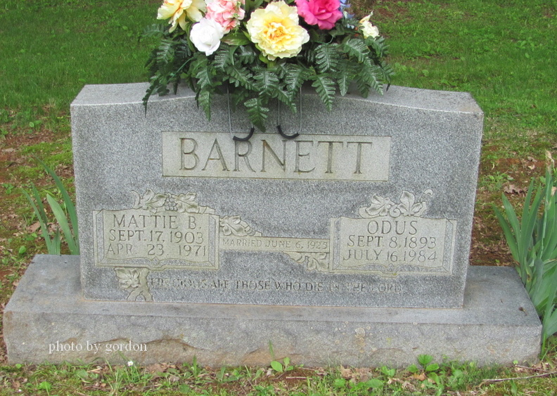 Grave-BARNETT Mattie and Odus.jpg