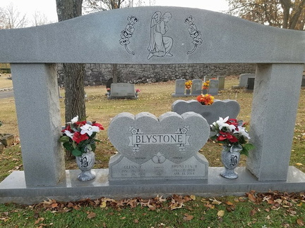 Grave-BLYSTONE Brunetta and Glenn 