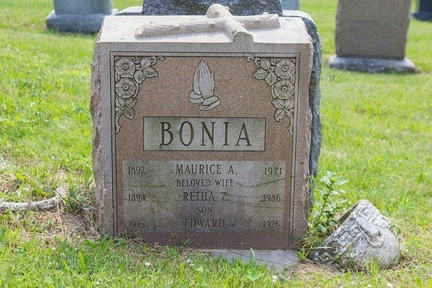 Grave-BONIA Retha and Maurice