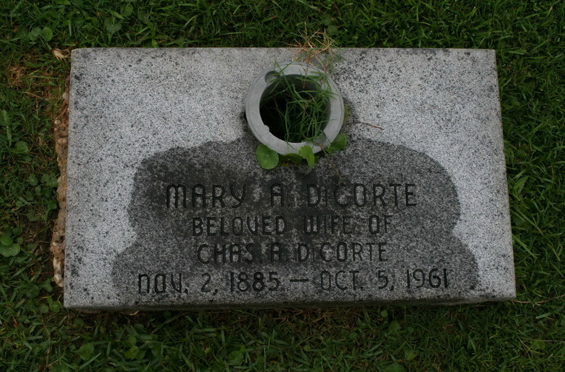 Grave-DiCORTE Mary A.jpg