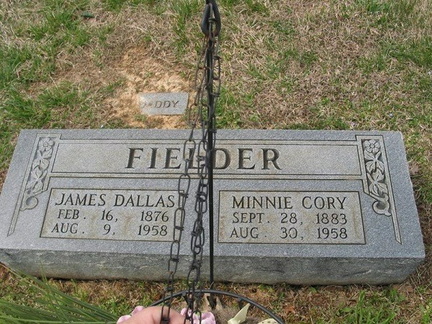 Grave-FIELDER James &amp; Minnie