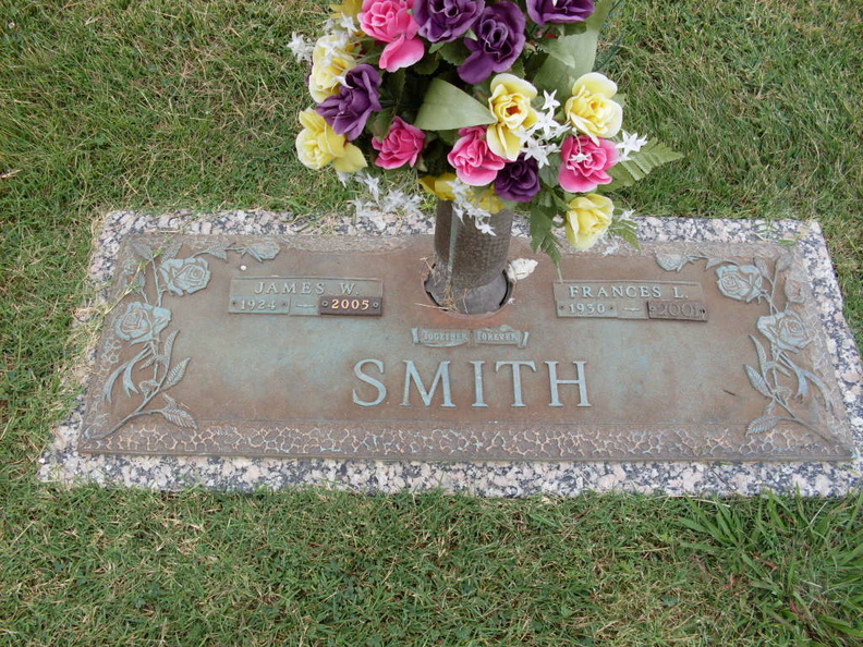 Grave-SMITH Frances and James.jpg