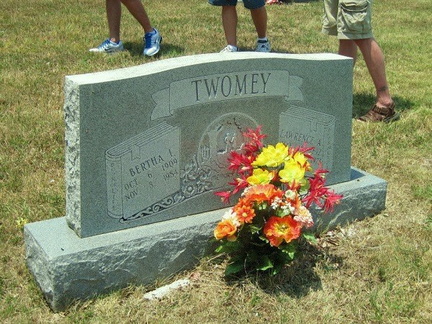 Grave-TWOMEY Bertha I &amp; Lawrence A