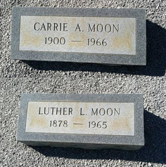 Grave-MOON Carrie and Luther