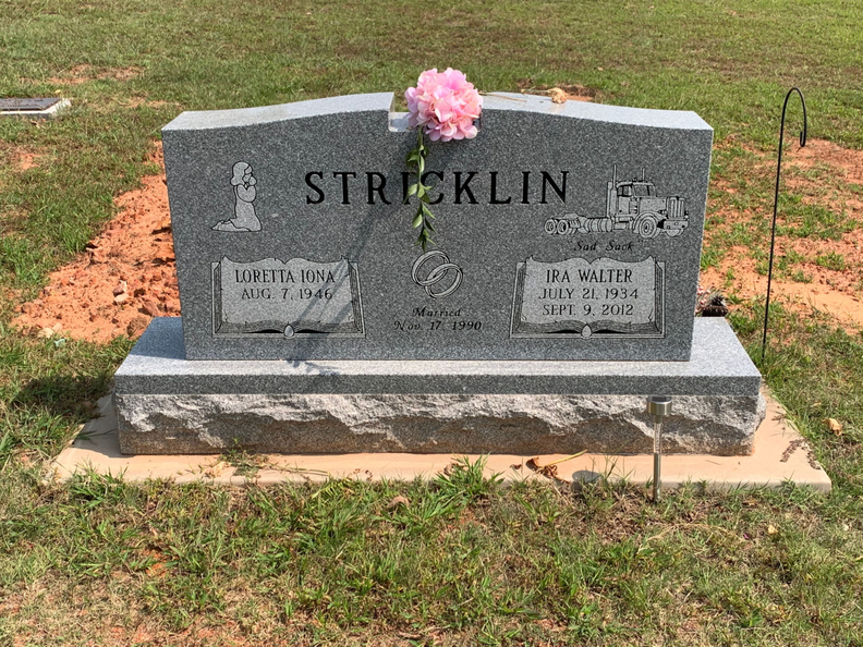 Grave-STRICKLIN Loretta and Ira.png