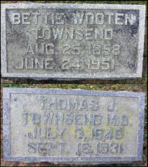 Grave-TOWNSEND Bettie and Thomas