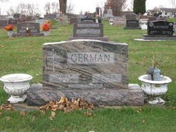 Grave-GERMAN Joyce and James
