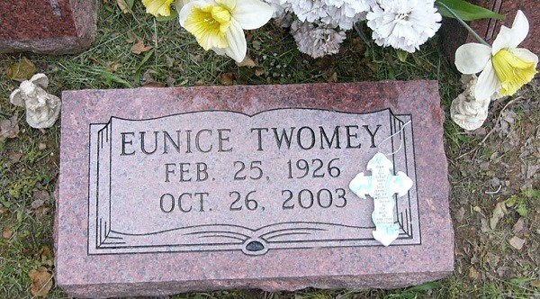 Grave-TWOMEY Eunice.jpg